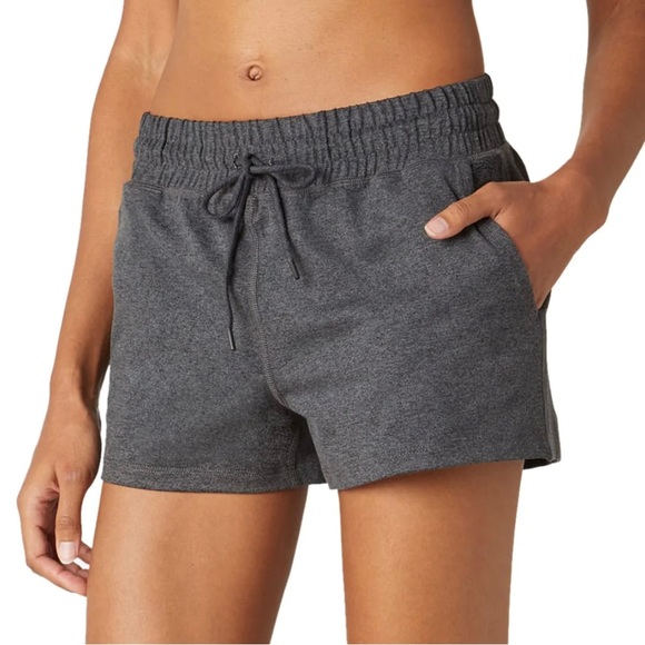 Beyond Yoga Spacedye Worked Up Shorts Black Charcoal Size Large - Picture 1 of 6